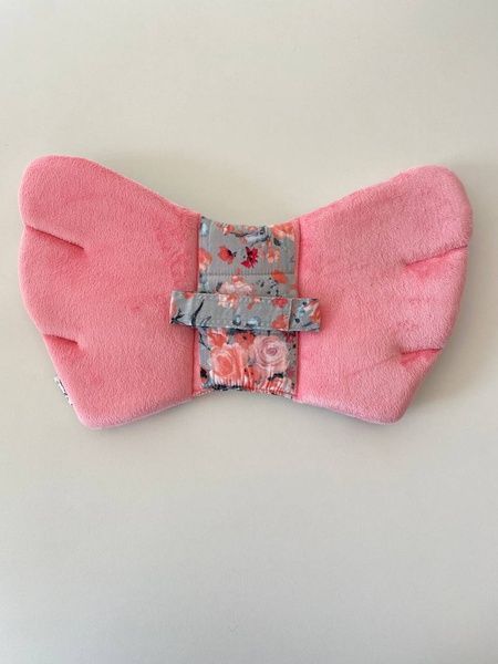 Подушка в коляску "Крылья Ангела" Decoza Moms "Розы на сером и коралловый плюш" (Pillow-S4330-Pl04)