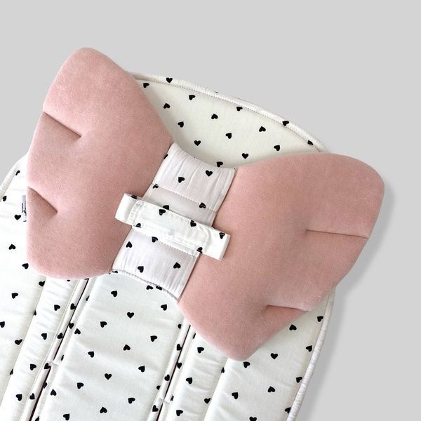 Подушка у візок "Крила Ангела" Сердечка на молочному і пудра велюр Decoza Moms (Pillow-S2646-W02)