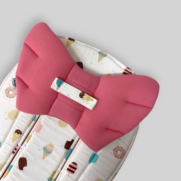Подушка в коляску "Крылья Ангела" Десерты и коралловый муслин Decoza Moms (Pillow-S002-ms321)